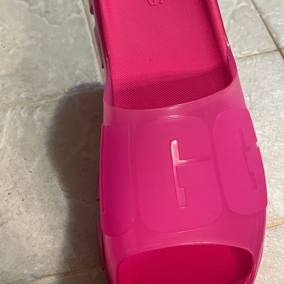 Ugh slides. Never worn - Picture 2 of 5